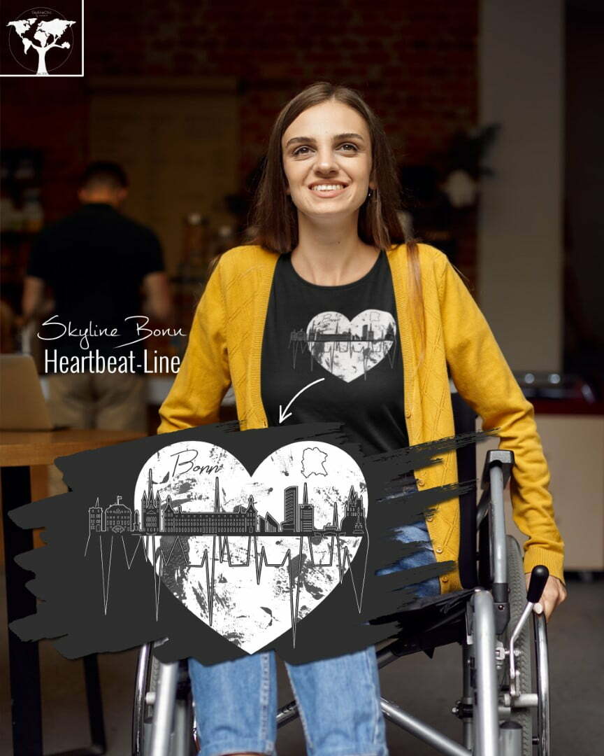 Bonn Skyline auf grauem Shirt mit gelber Jacke von Frau in Rollstuhl